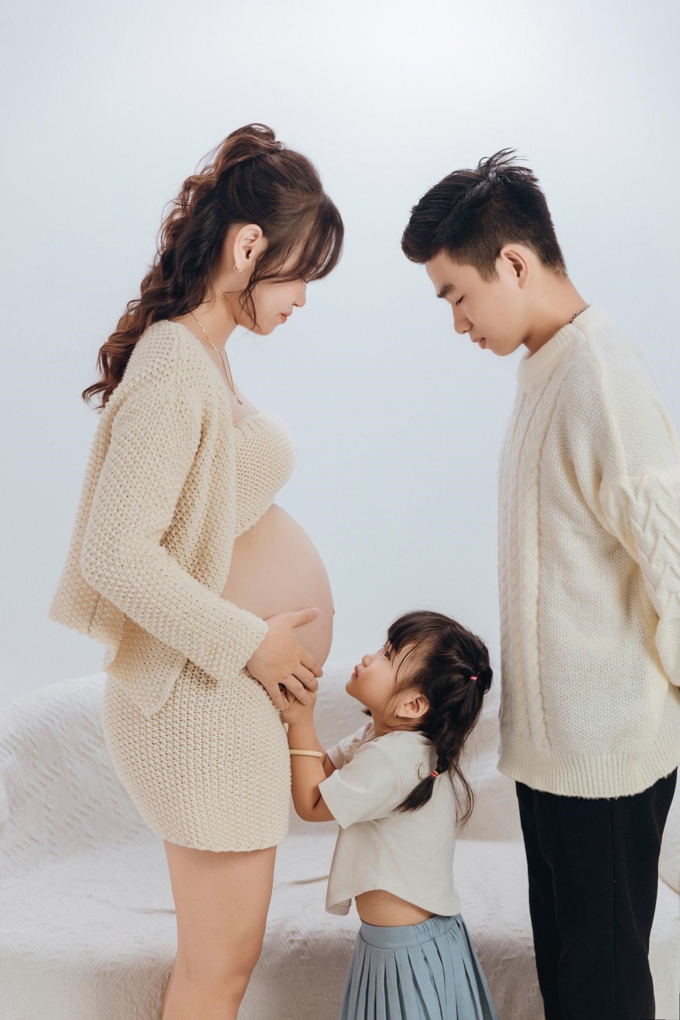 Concept chụp bầu cùng gia đình