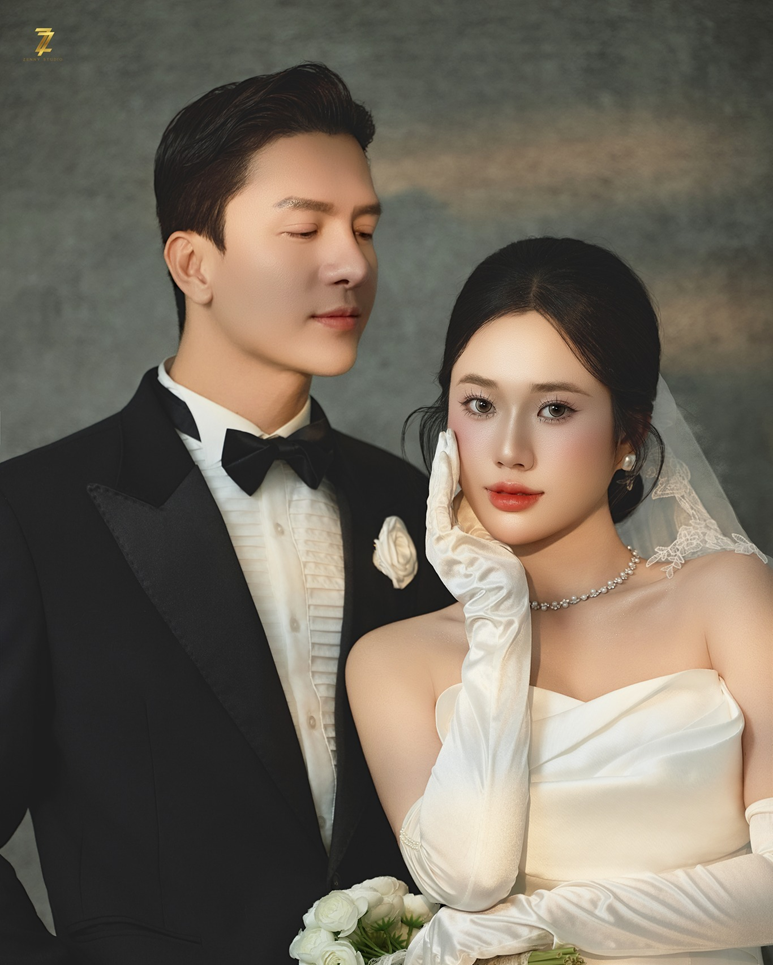 Tạo dáng che mặt nhẹ – E ấp, đáng yêu